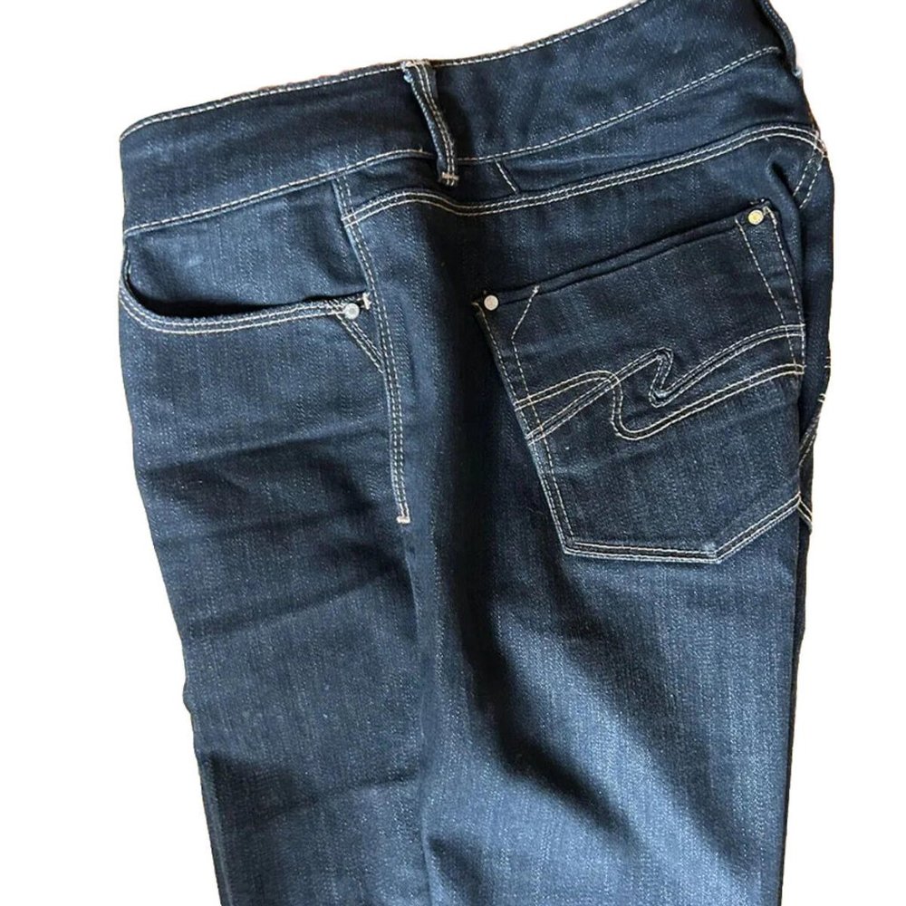 Women’s White House Black Market Size 4R Contour Black Flare Jeans Waist 16 1/2”